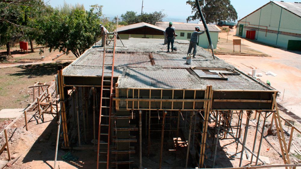 CP/Atla de portas abertas na DVG Sical - Visão da execução da estrutura de concreto armado do primeiro ´pavimento.